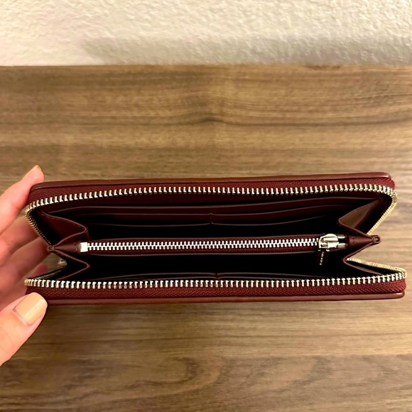 Tory Burch Fleming Soft Zip Continental Wallet Wine Color - Picture 2 of 5